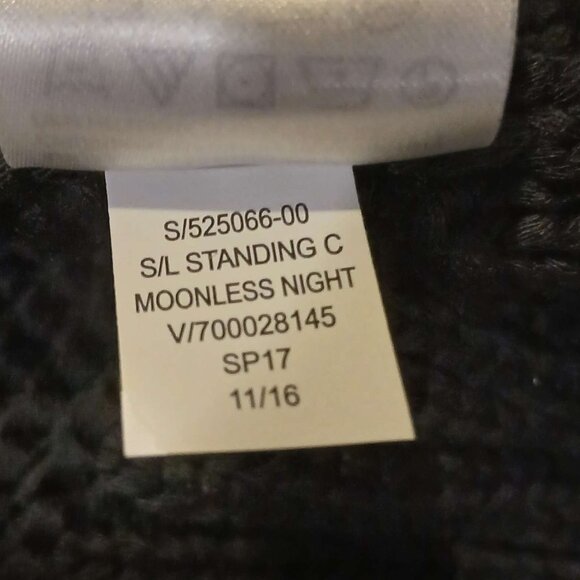 Sleeveless Turtleneck Black Garment - Picture 7 of 7